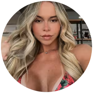 naelly Flores
